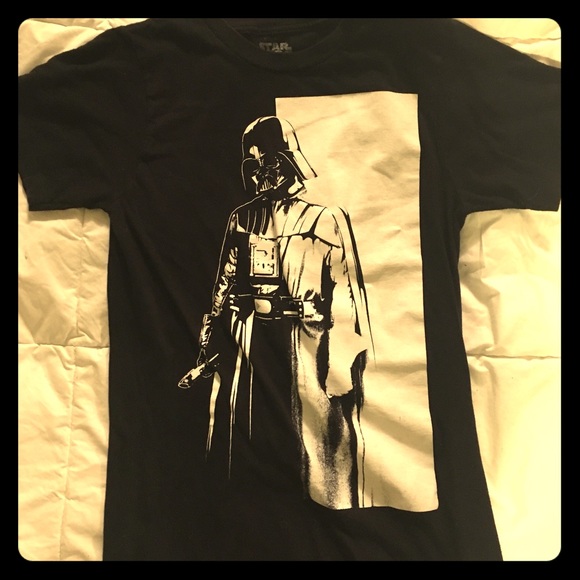 Dearth Vader Graphic Tee from Hot Topic - Picture 1 of 1